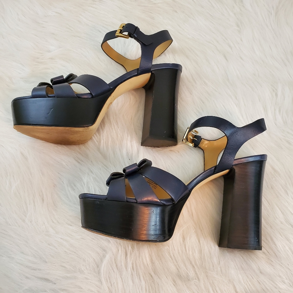 **Michael Kors Sz 8.5 Tara Navy Floral Sandals - Picture 3 of 12